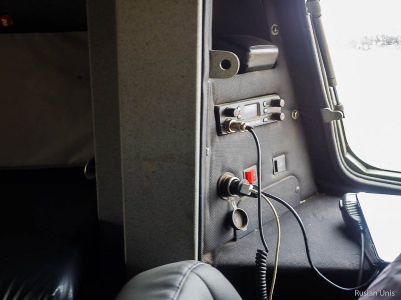 При желании, в машину можно встроить разное дополнительное оборудование: аудиосистему, рациостанцию, воздушный автономный отопитель, и прочее.