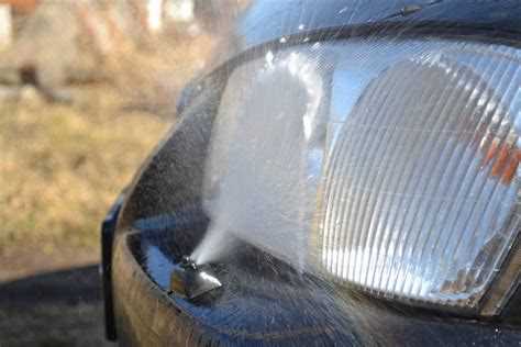 Как заменить форсунку омывателя фар?