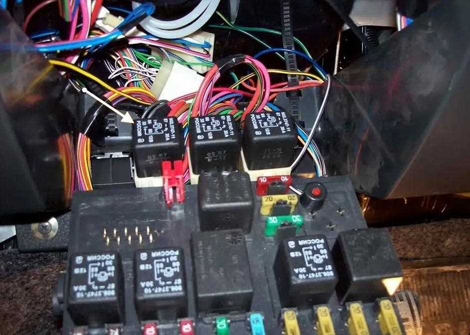 Где находится реле стартера ВАЗ 2110 и как его найти на фото: подробный гайд