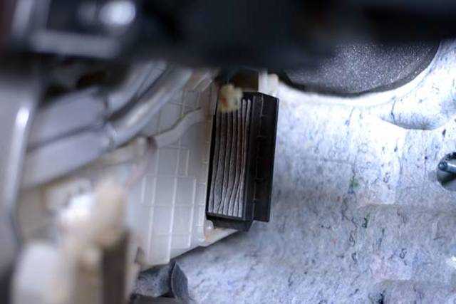 Как быстро и просто заменить салонный фильтр Мазда 3: подробный гайд