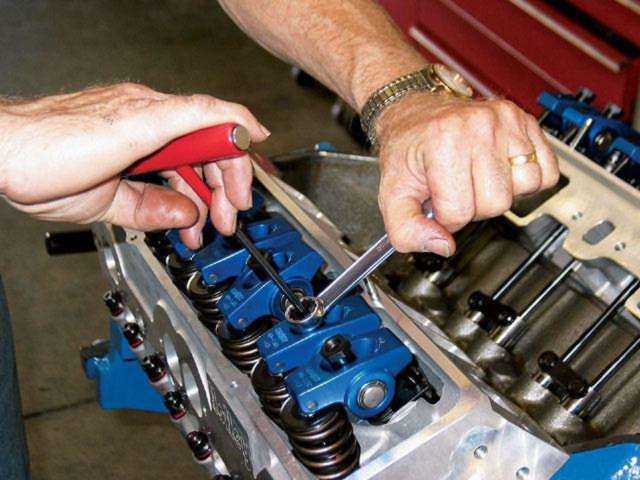 Описание клапанов и их роль в работе двигателя