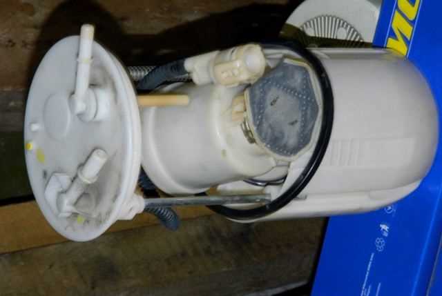 Установка крышки топливного бака