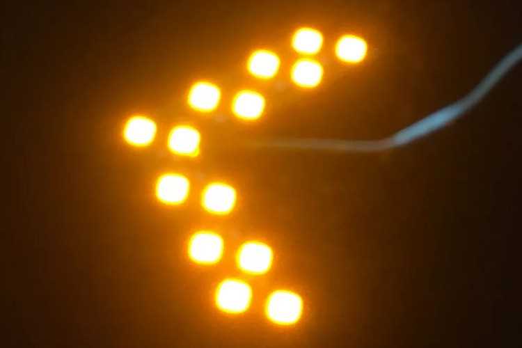 Как установить повторитель поворота на зеркало