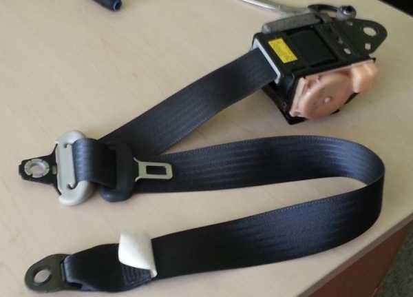 Можно ли использовать ремень безопасности для ребенка на переднем сиденье?