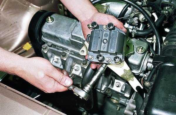 Процесс ремонта блоков управления двигателем в автосервисе
