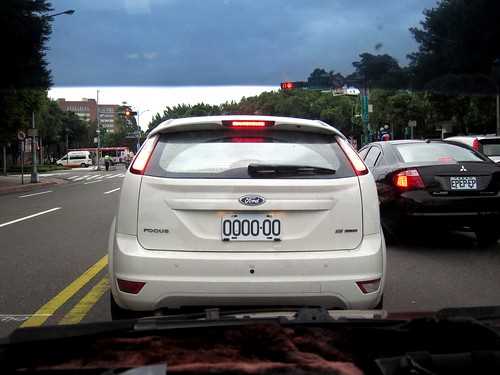 Стекло лобовое Ford Focus 2: где купить и как заменить самостоятельно