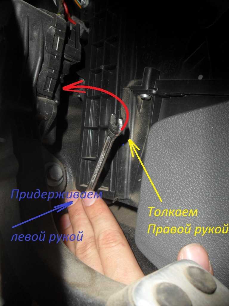Замена салонного фильтра на Форд Фокус 3: пошаговая инструкция с фото и видео Замена салонного фильтра на Форд Фокус 3: пошаговая инструкция с фото и видео